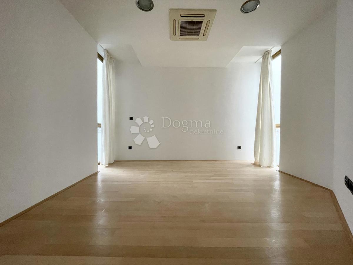 UMAG, STANOVANJE/POSLOVNI PROSTOR NA TOP LOKACIJI, POTENCIAL!