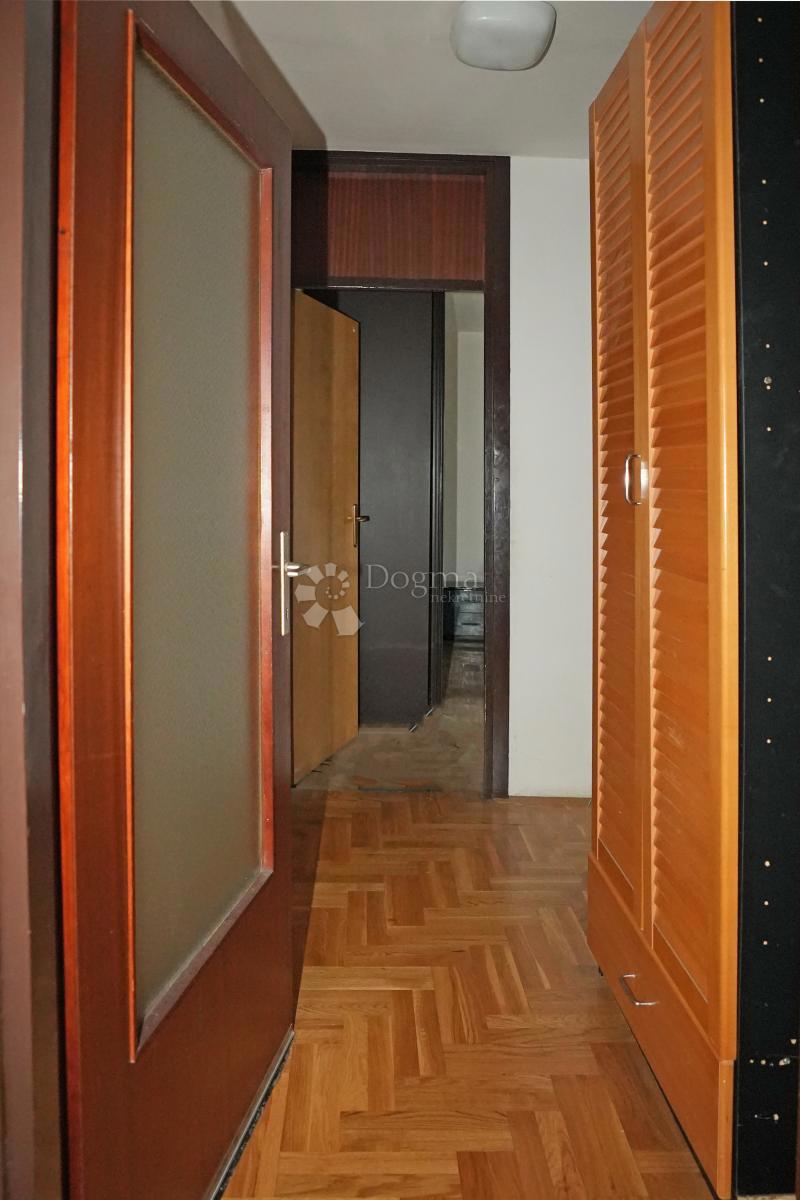 EKSKLUZIVNO VRHUNSKI APARTMA S TERASO IN DVIGALOM 55,74 M2 - Pula/Šijana