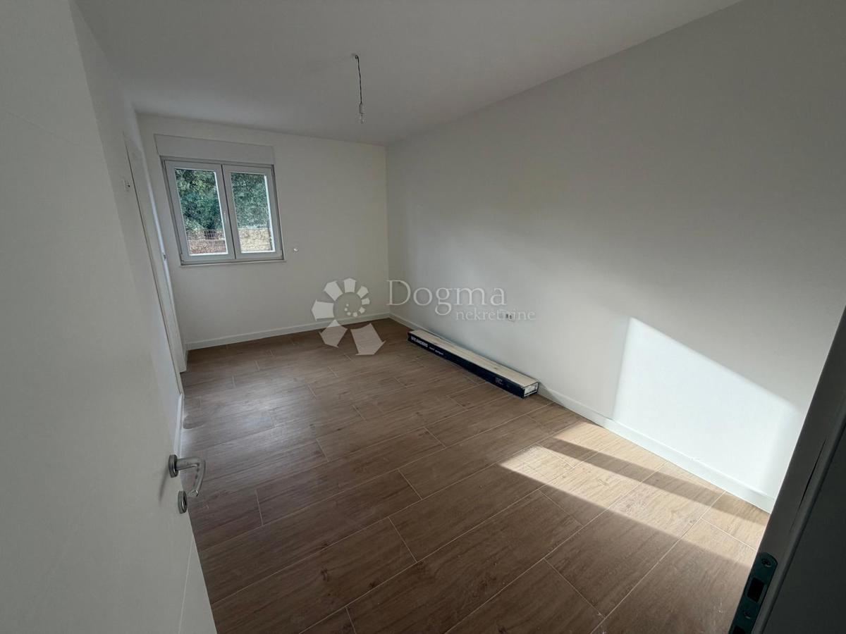 NOVOGRADNJA SEGET DONJI, DVOSOBNO STANOVANJE – 200 M OD MORJA!!