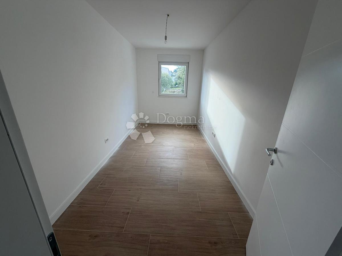 NOVOGRADNJA SEGET DONJI, DVOSOBNO STANOVANJE – 200 M OD MORJA!!