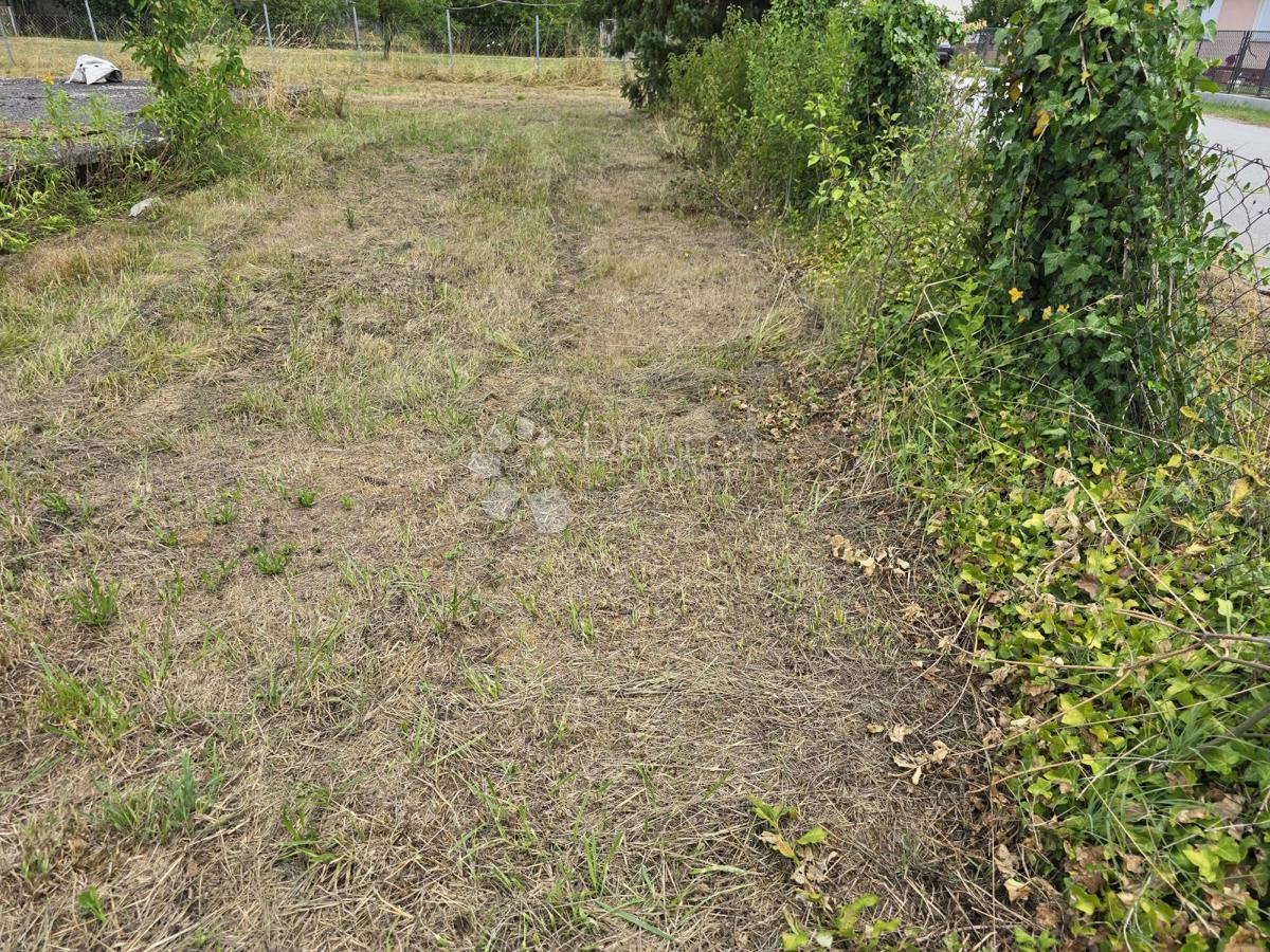 Zazidljivo zemljišče Radovec Polje, Cestica, 1.367m2