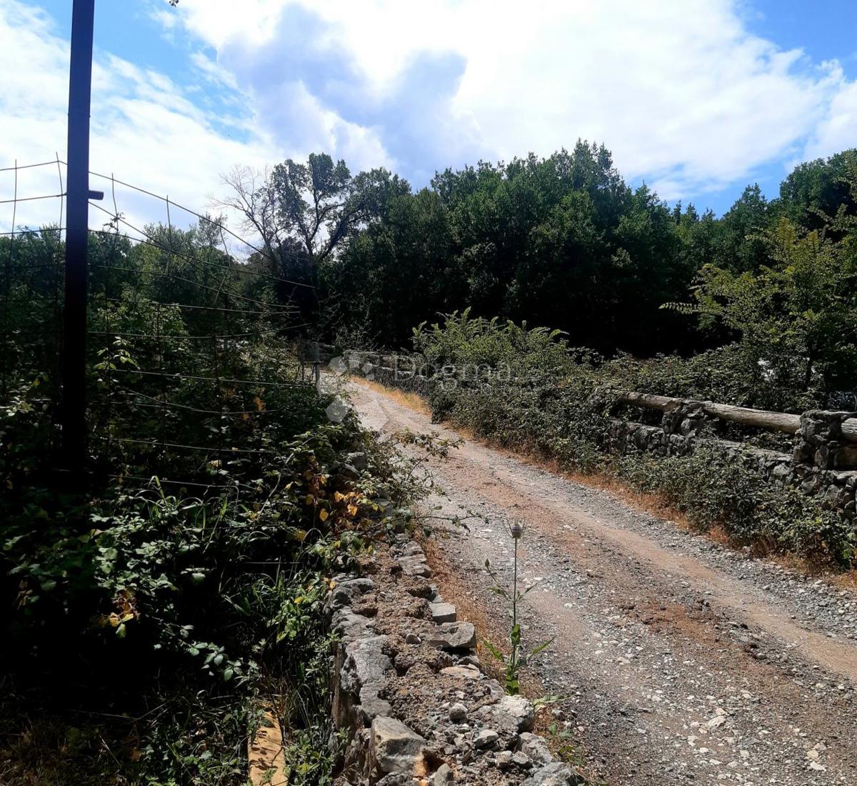 Kmetijsko zemljišče Novi Vinodolski, 996m2