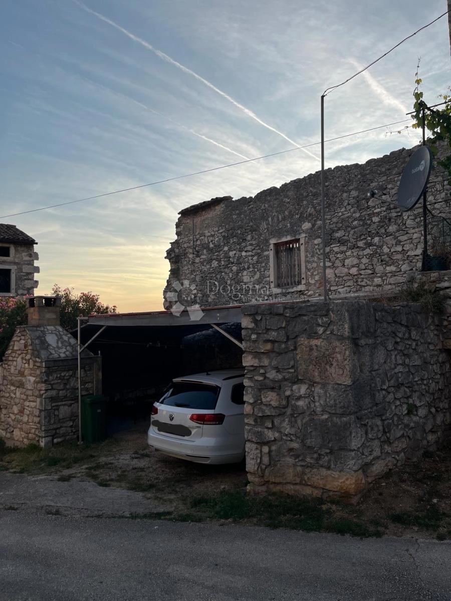 PRILOŽNOST – center Brtonigle, 84 m², možnost gradnje do 2 nadstropij