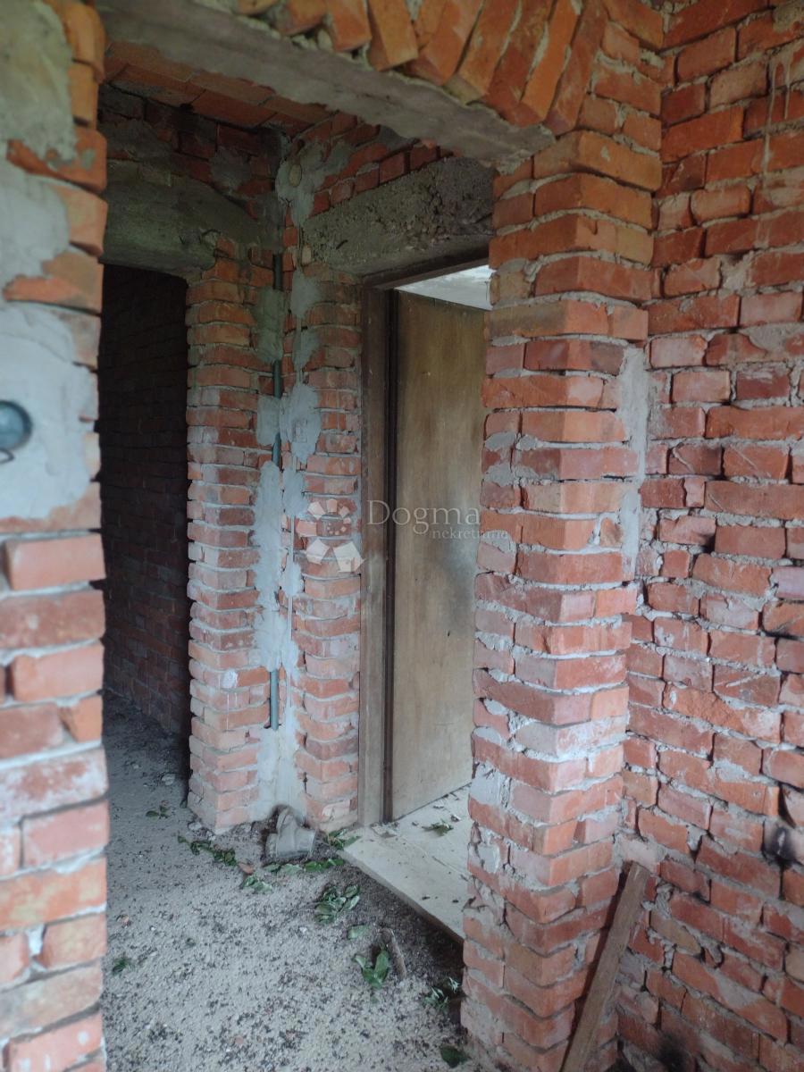 Hiša Dugo Selo Lasinjsko, Gvozd, 144m2