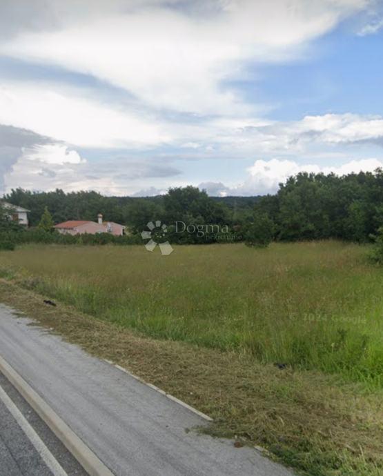 Gradbeno zemljišče na dobri lokaciji!