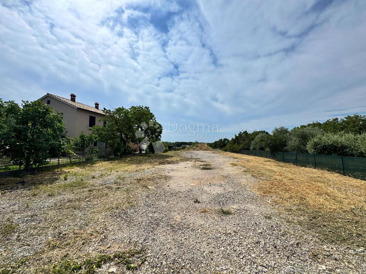 Zazidljivo zemljišče Loborika, Marčana, 430m2
