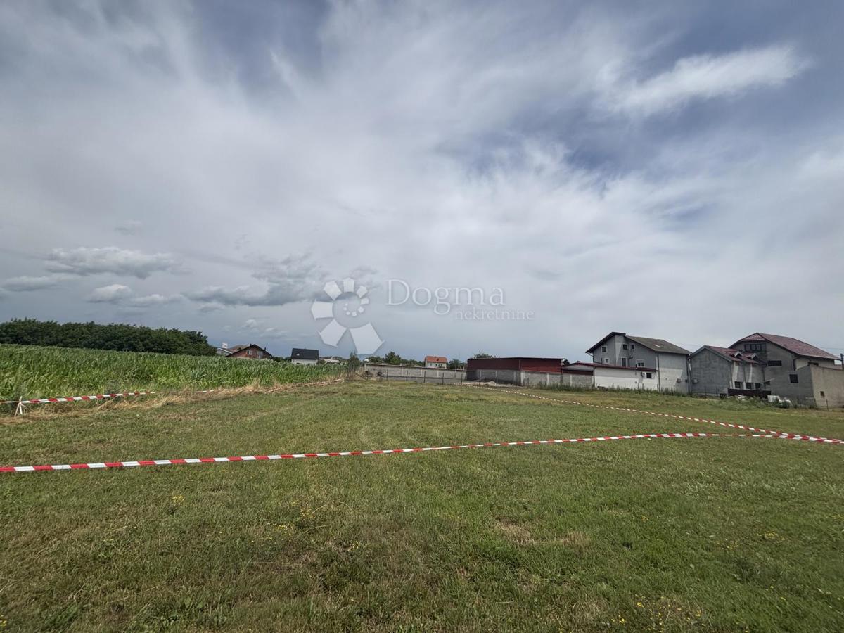 Zazidljivo zemljišče Turčin, Gornji Kneginec, 877m2