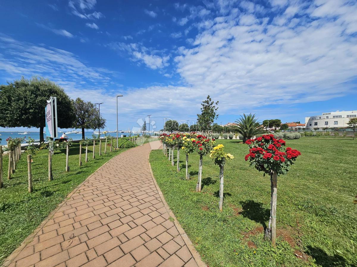 PRILOŽNOST - ODLIČNA LOKACIJA - hiša 200m od morja