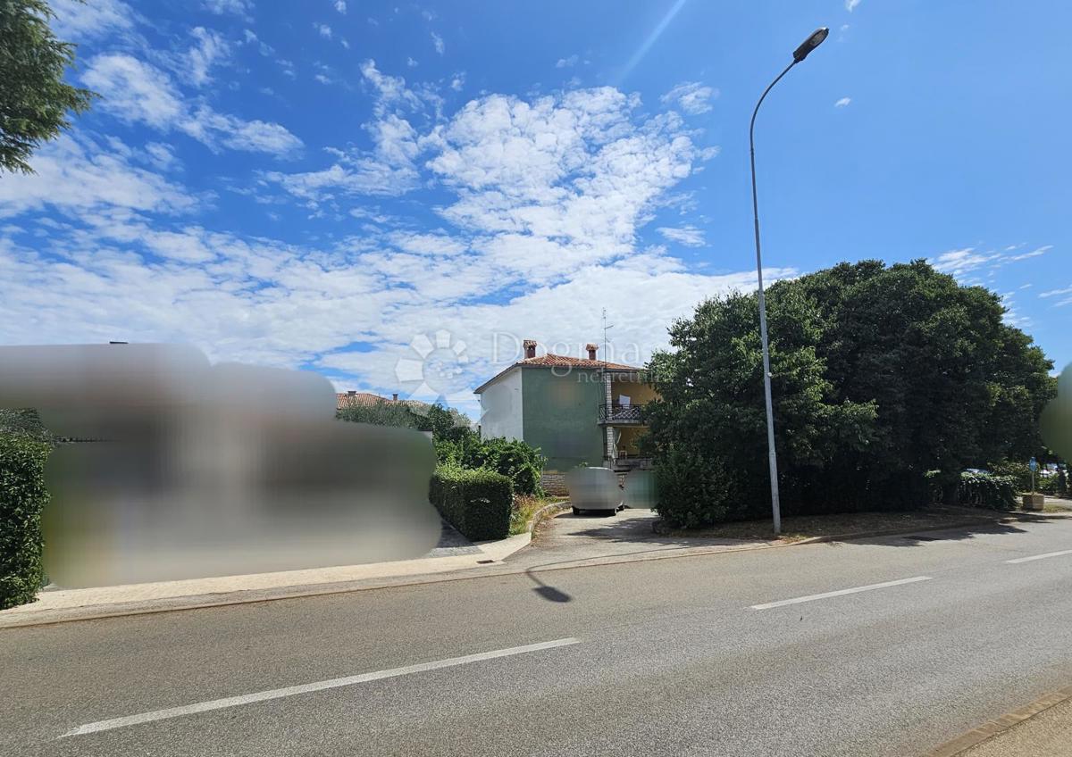 PRILOŽNOST - ODLIČNA LOKACIJA - hiša 200m od morja