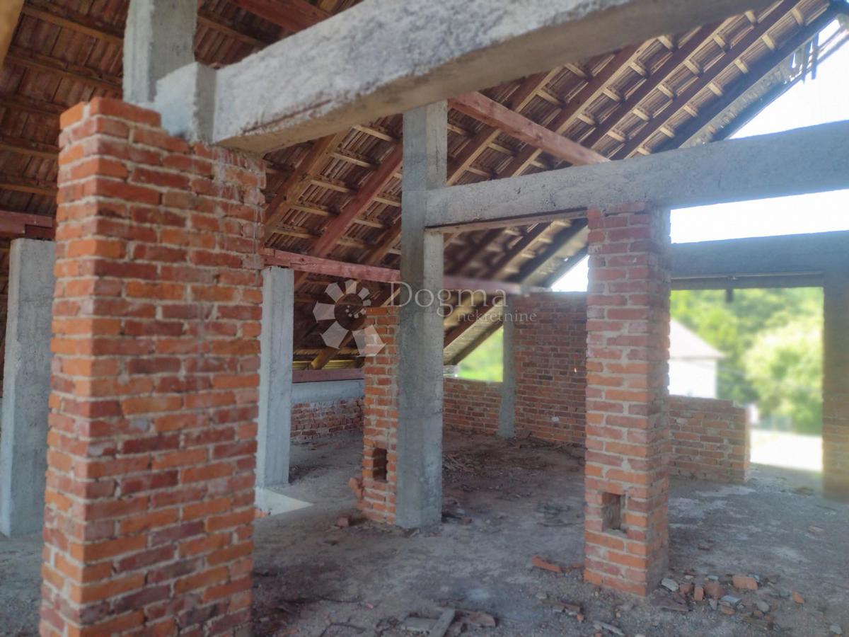 Hiša Ponikvari, Topusko, 270m2