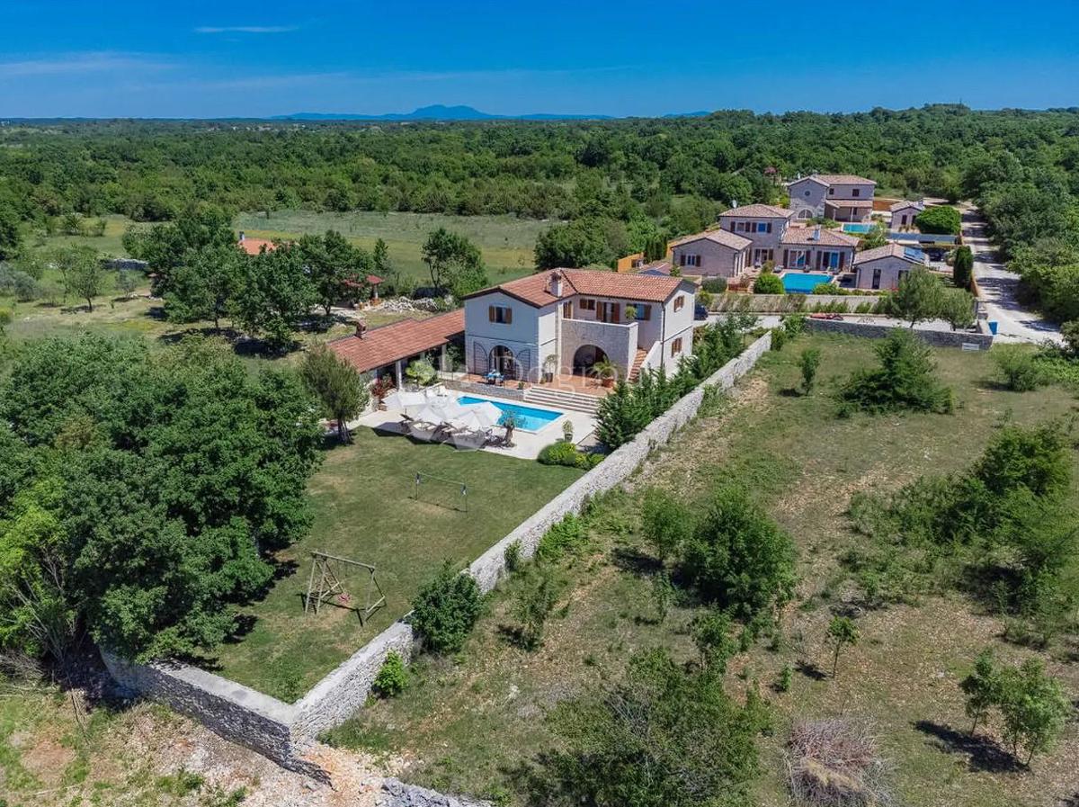 Hiša Svetvinčenat, 200m2