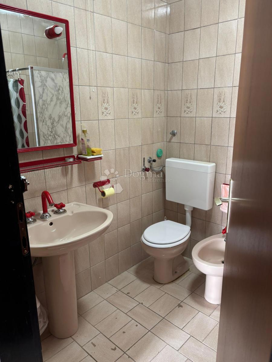 Hiša Povljana, 76m2