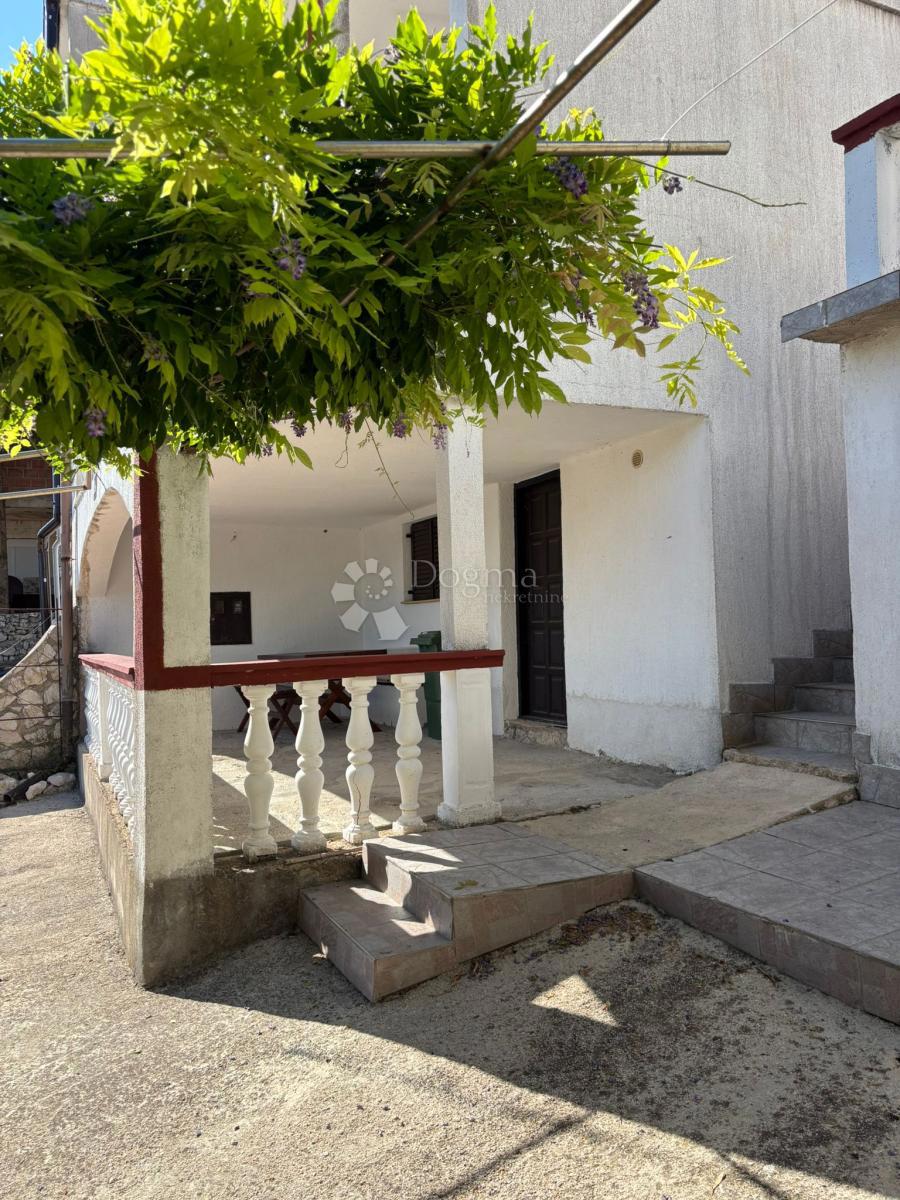 Hiša Povljana, 76m2