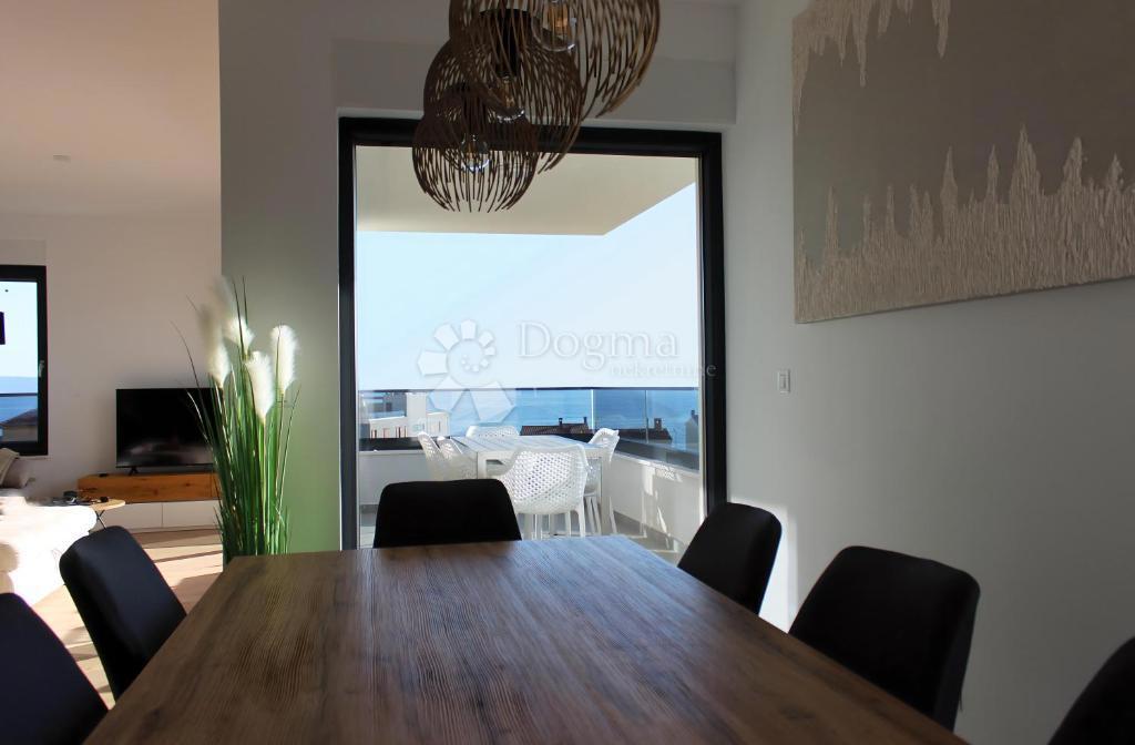 Stanovanje Podstrana, 135m2
