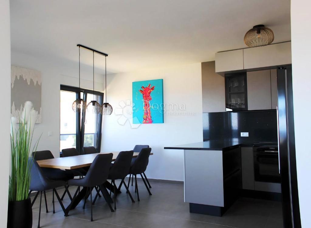 Stanovanje Podstrana, 135m2