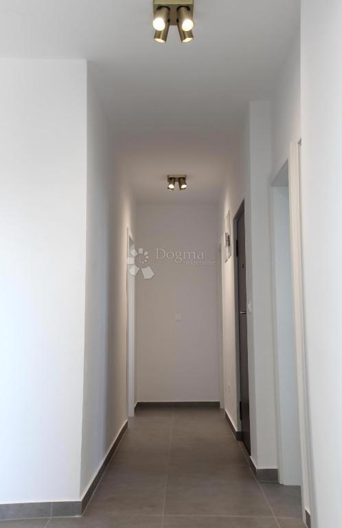 Stanovanje Podstrana, 135m2