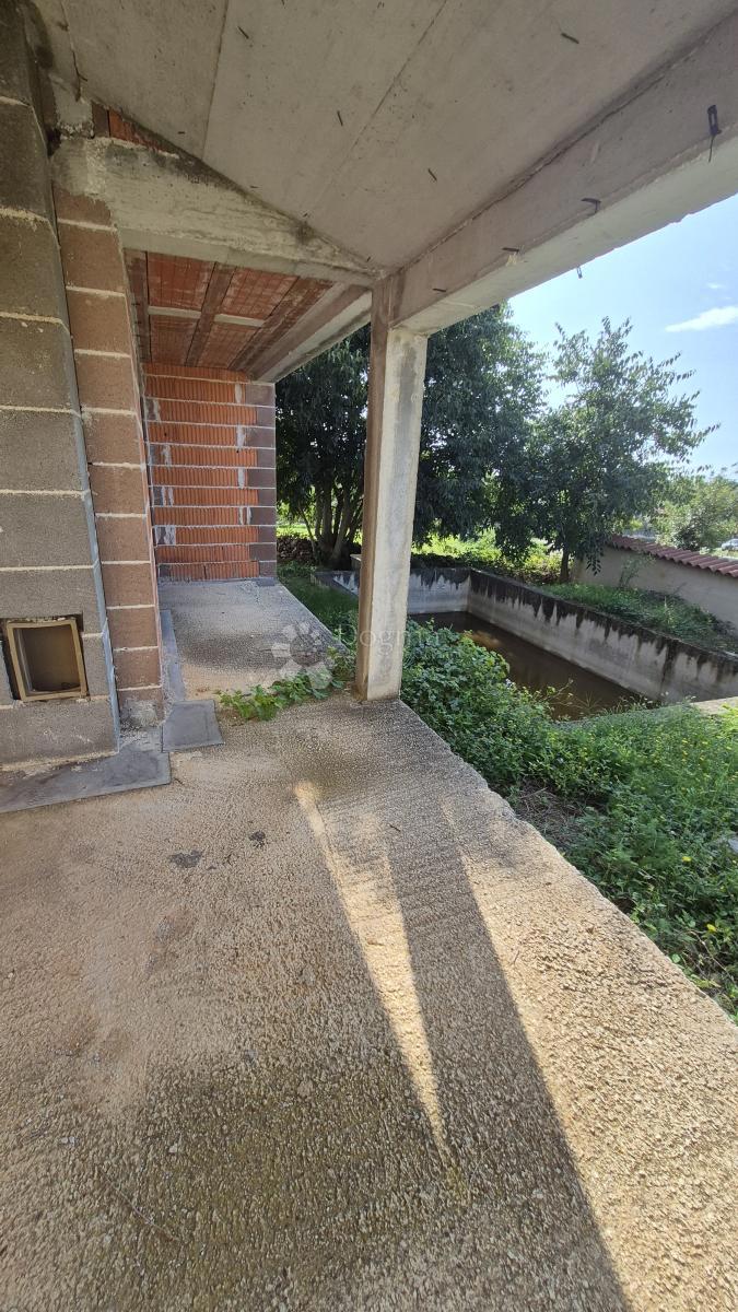 Čudovita hiša v fazi roch bau, uporabna bivalna površina 181,61 m2