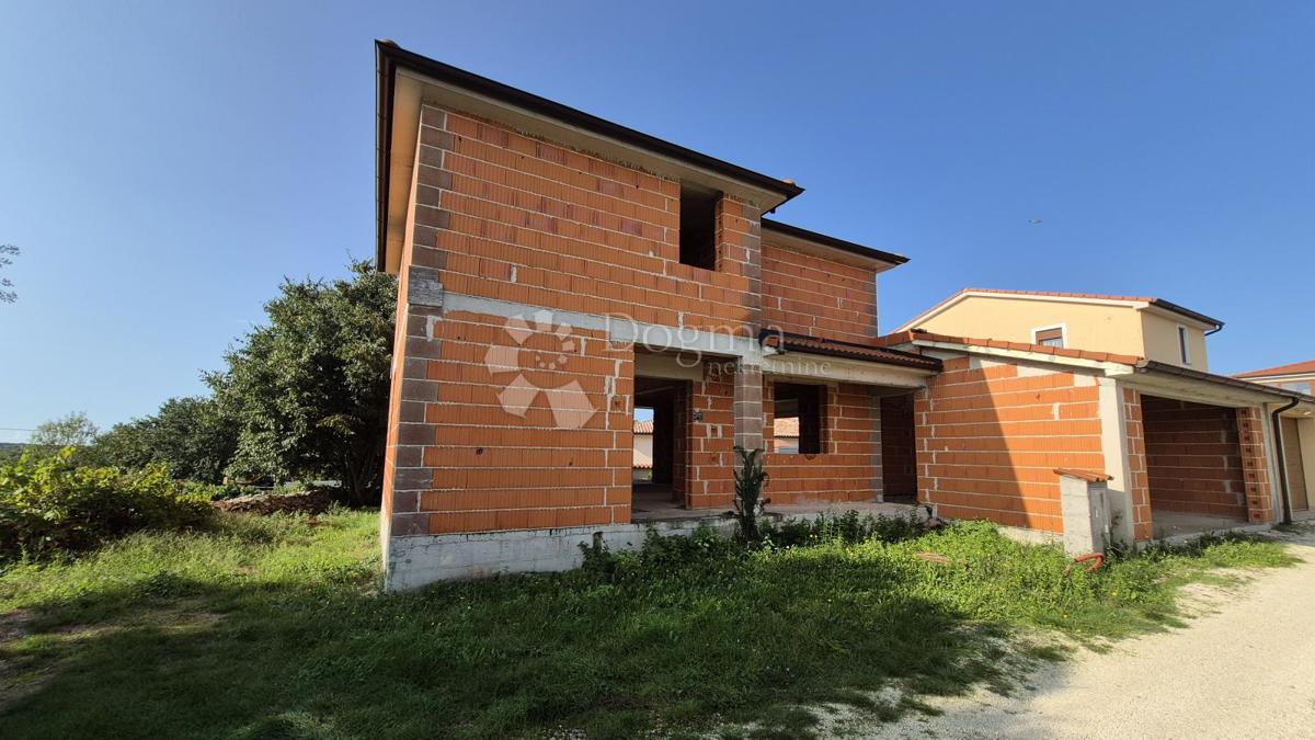 Čudovita hiša v fazi roch bau, uporabna bivalna površina 181,61 m2