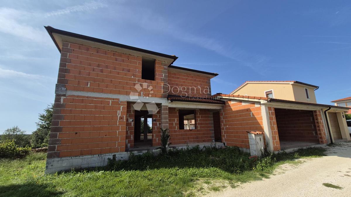 Čudovita hiša v fazi roch bau, uporabna bivalna površina 181,61 m2