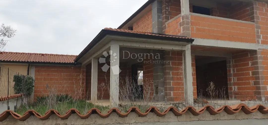 Čudovita hiša v fazi roch bau, uporabna bivalna površina 181,61 m2