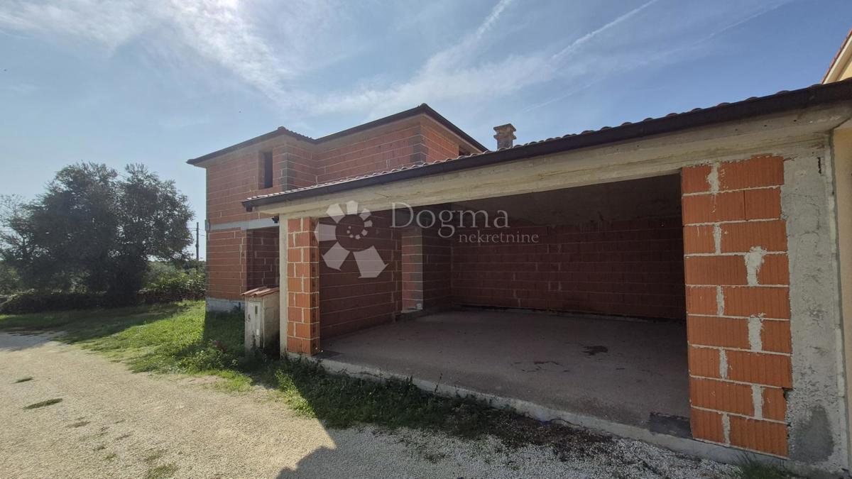 Čudovita hiša v fazi roch bau, uporabna bivalna površina 181,61 m2