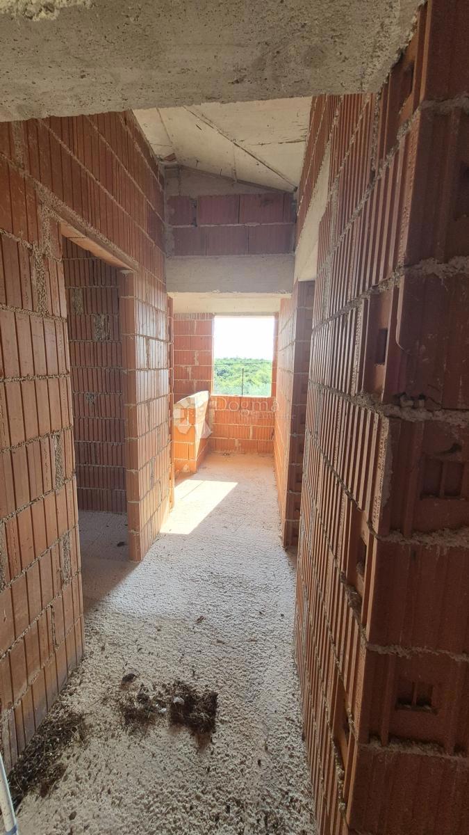 Čudovita hiša v fazi roch bau, uporabna bivalna površina 181,61 m2