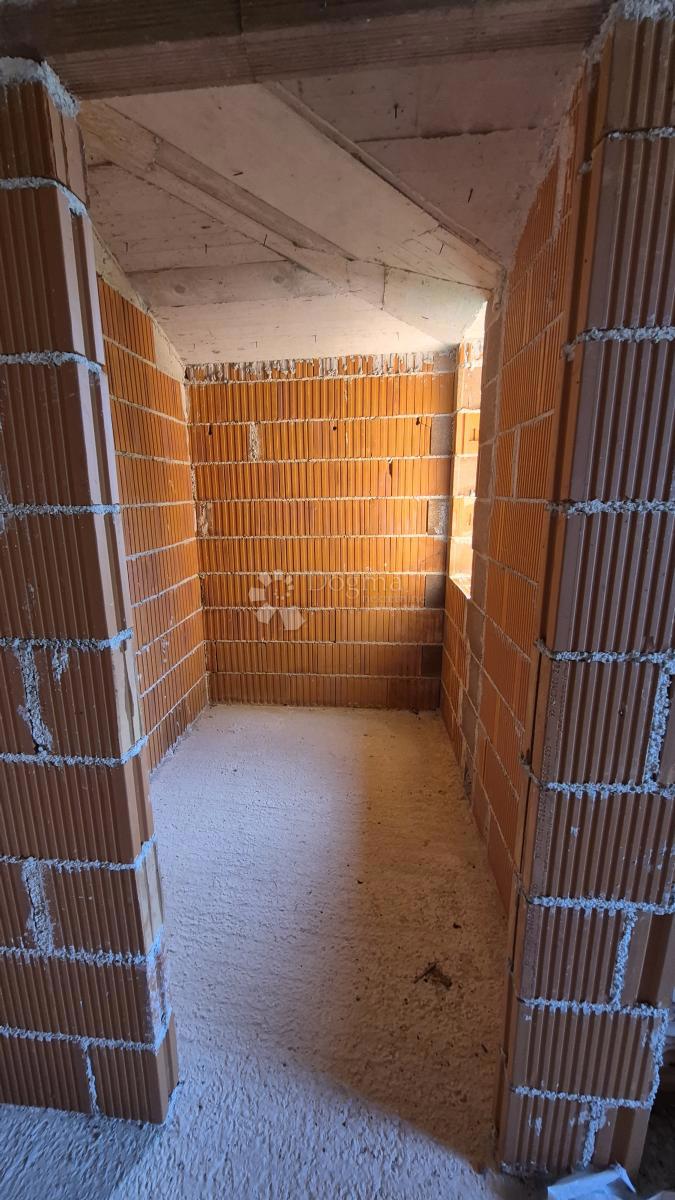 Čudovita hiša v fazi roch bau, uporabna bivalna površina 181,61 m2