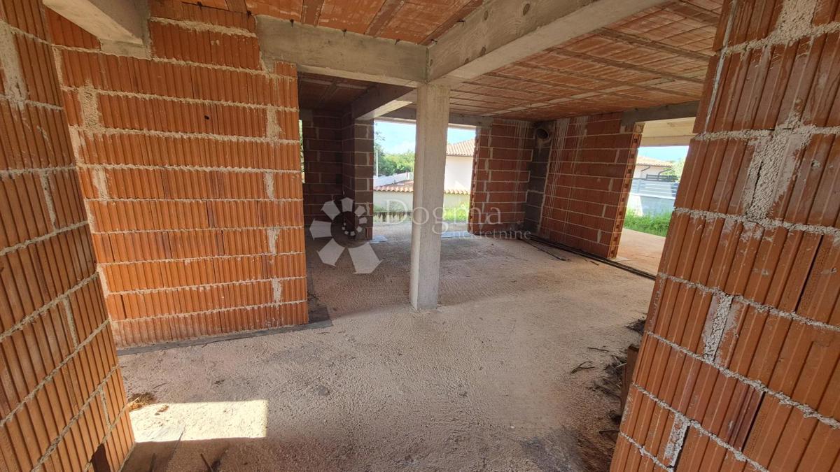 Čudovita hiša v fazi roch bau, uporabna bivalna površina 181,61 m2
