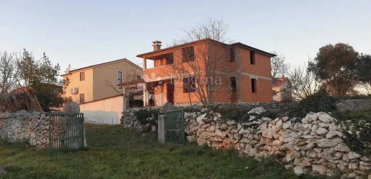 Čudovita hiša v fazi roch bau, uporabna bivalna površina 181,61 m2