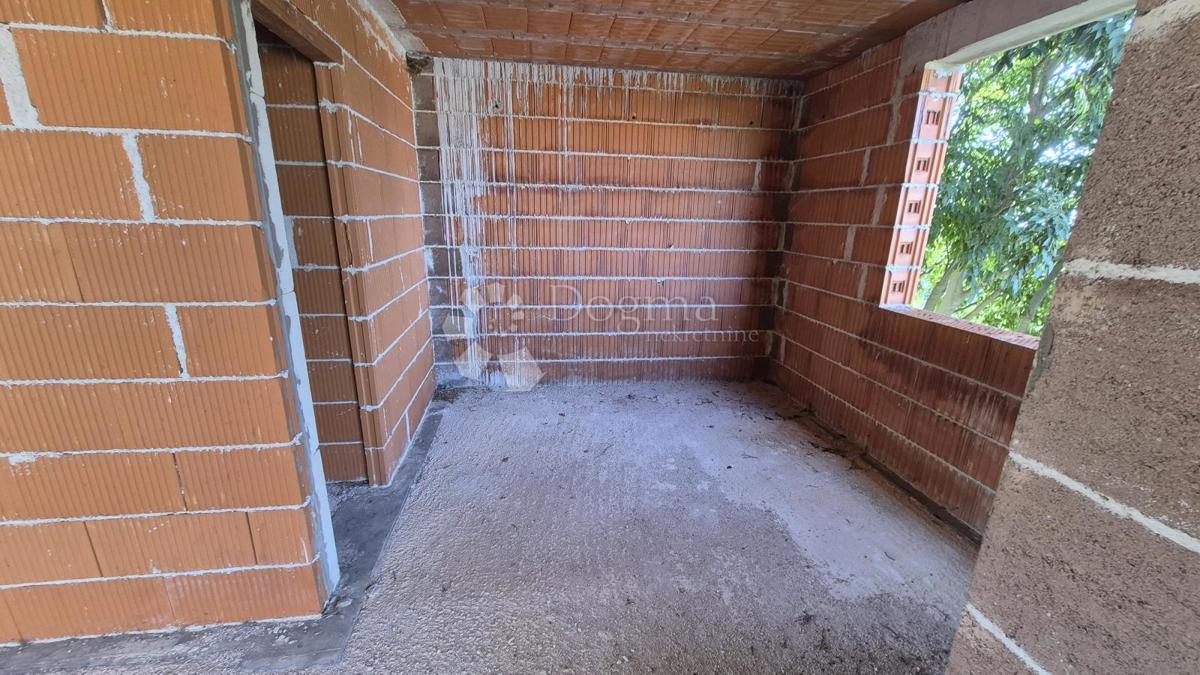 Čudovita hiša v fazi roch bau, uporabna bivalna površina 181,61 m2