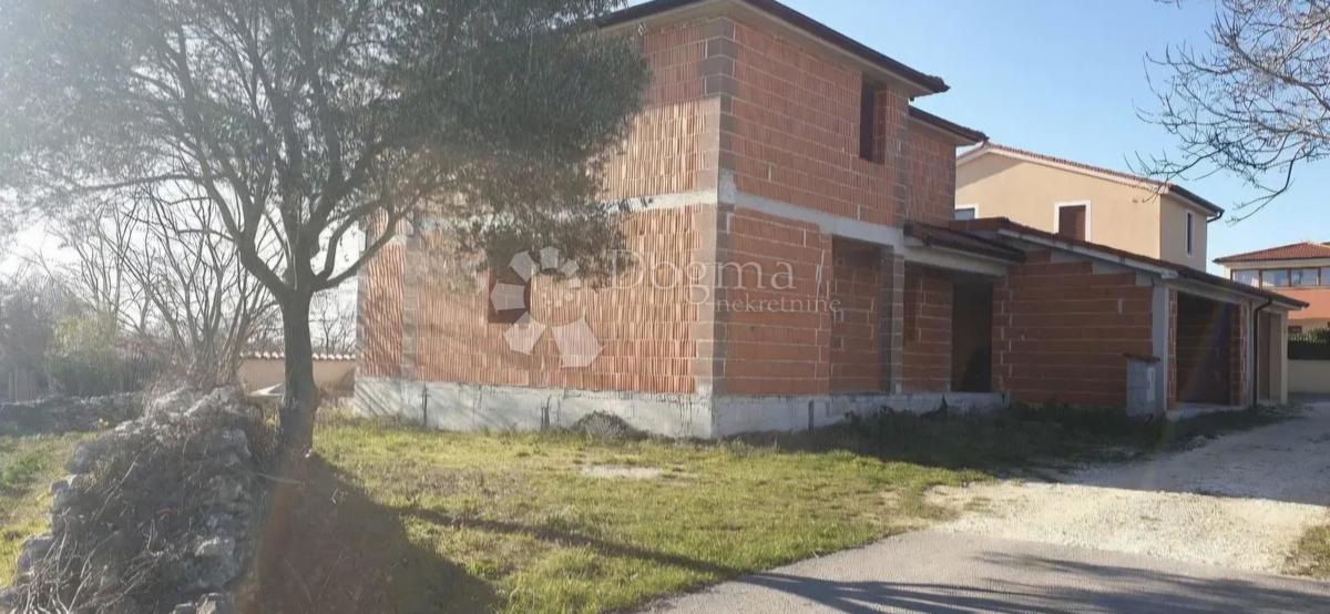 Čudovita hiša v fazi roch bau, uporabna bivalna površina 181,61 m2