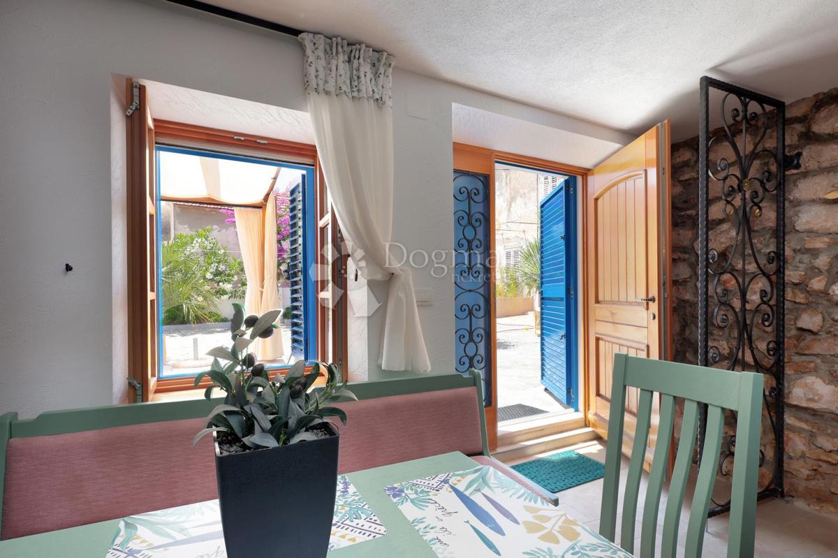 Avtentična kamnita hiša na otoku Molat - Naložba v mir, luksuz in tradicijo (-RK-), 140m2