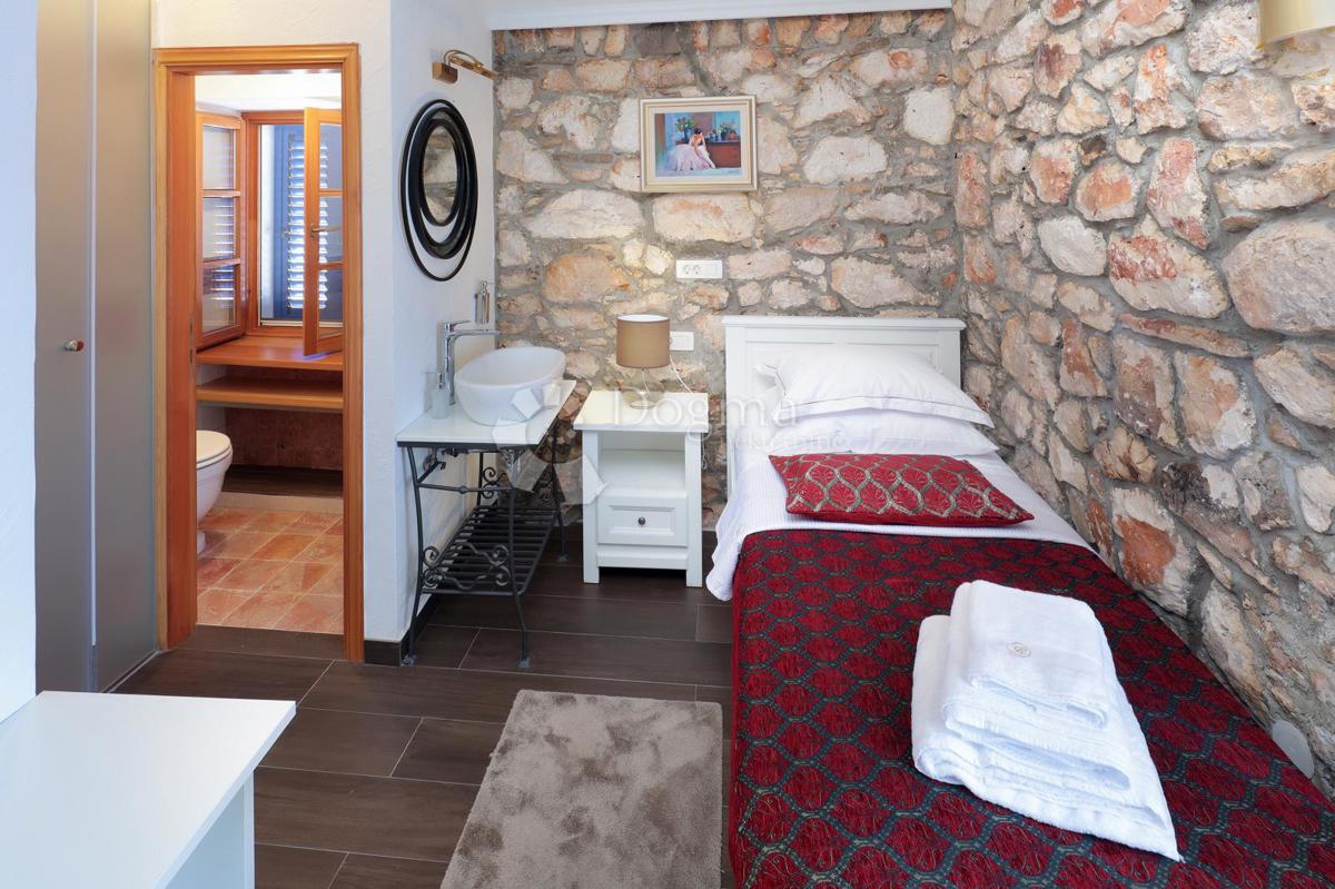 Avtentična kamnita hiša na otoku Molat - Naložba v mir, luksuz in tradicijo (-RK-), 140m2