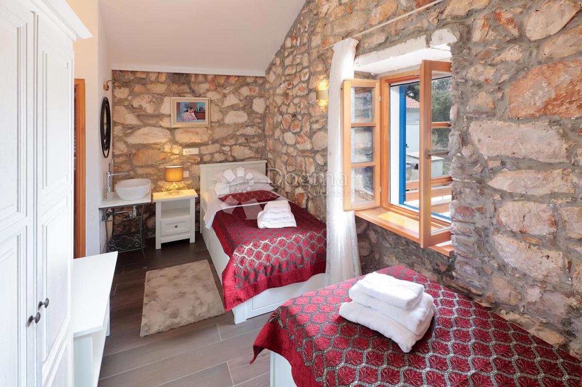 Avtentična kamnita hiša na otoku Molat - Naložba v mir, luksuz in tradicijo (-RK-), 140m2