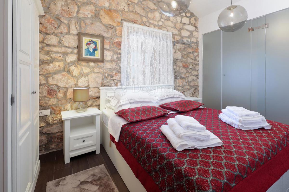 Avtentična kamnita hiša na otoku Molat - Naložba v mir, luksuz in tradicijo (-RK-), 140m2