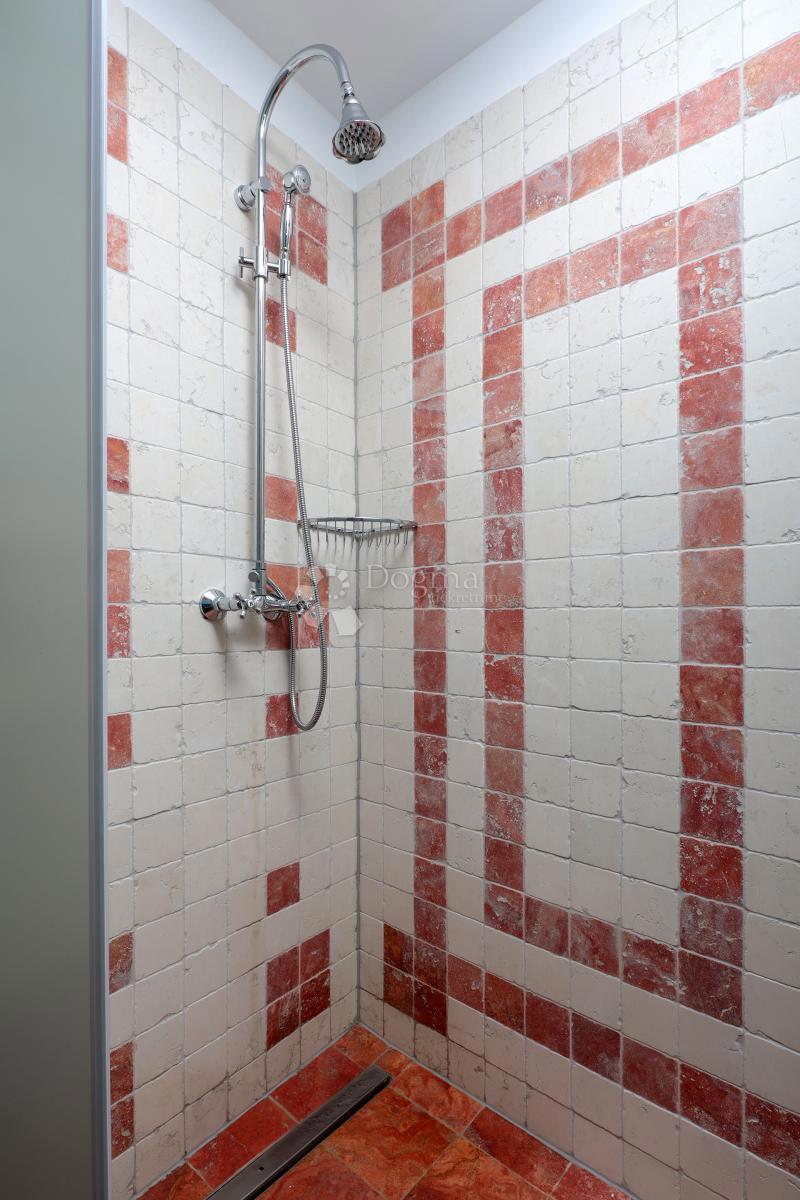 Avtentična kamnita hiša na otoku Molat - Naložba v mir, luksuz in tradicijo (-RK-), 140m2