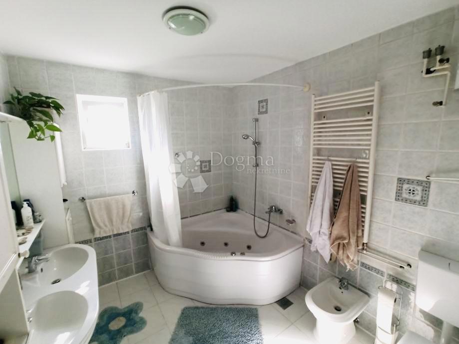 Hiša Lučko, Novi Zagreb - Zapad, 228m2