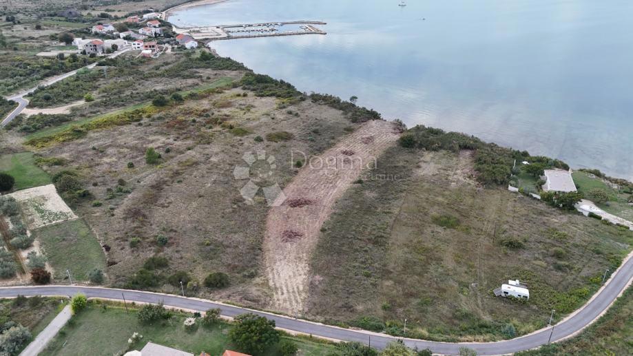 Ljubač | 1. vrsta do morja – površina stavbe 2823 m2