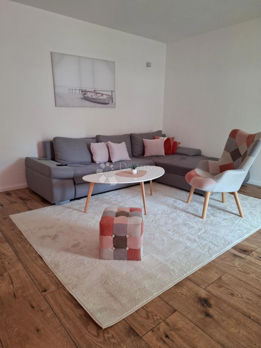 Stanovanje Okrug Gornji, Okrug, 78m2