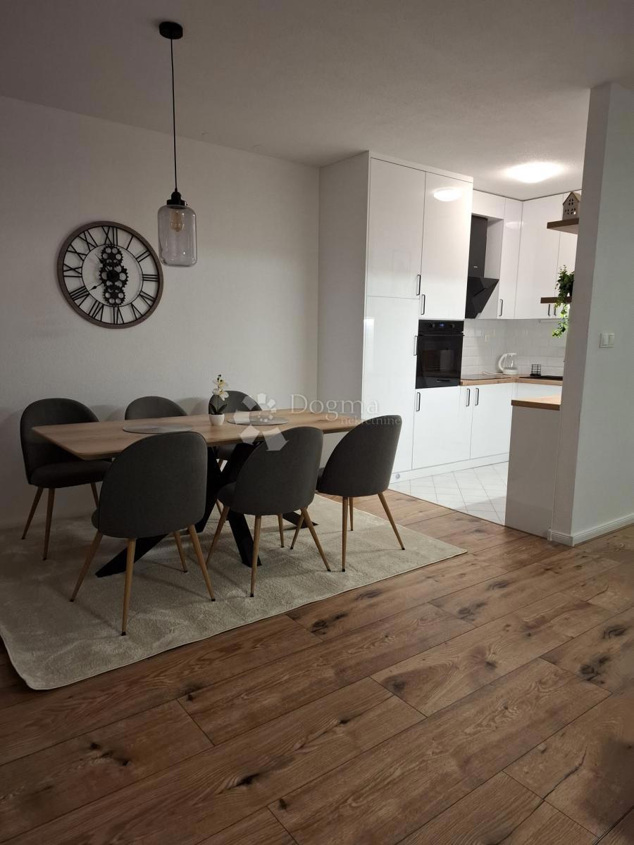 Stanovanje Okrug Gornji, Okrug, 78m2