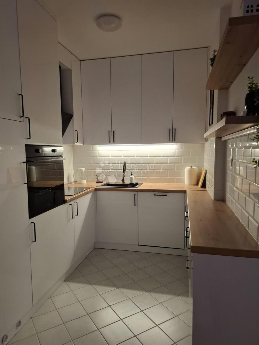 Stanovanje Okrug Gornji, Okrug, 78m2