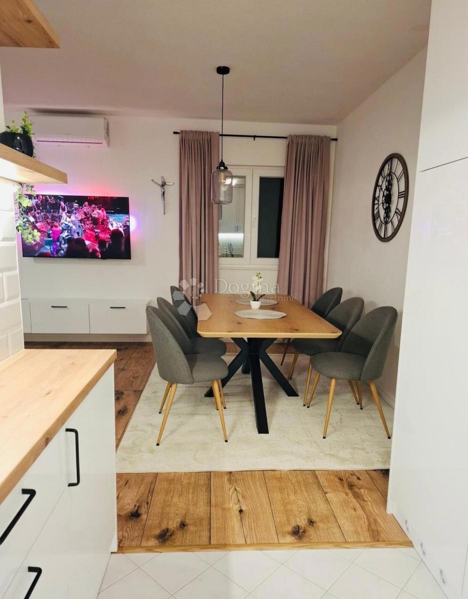 Stanovanje Okrug Gornji, Okrug, 78m2