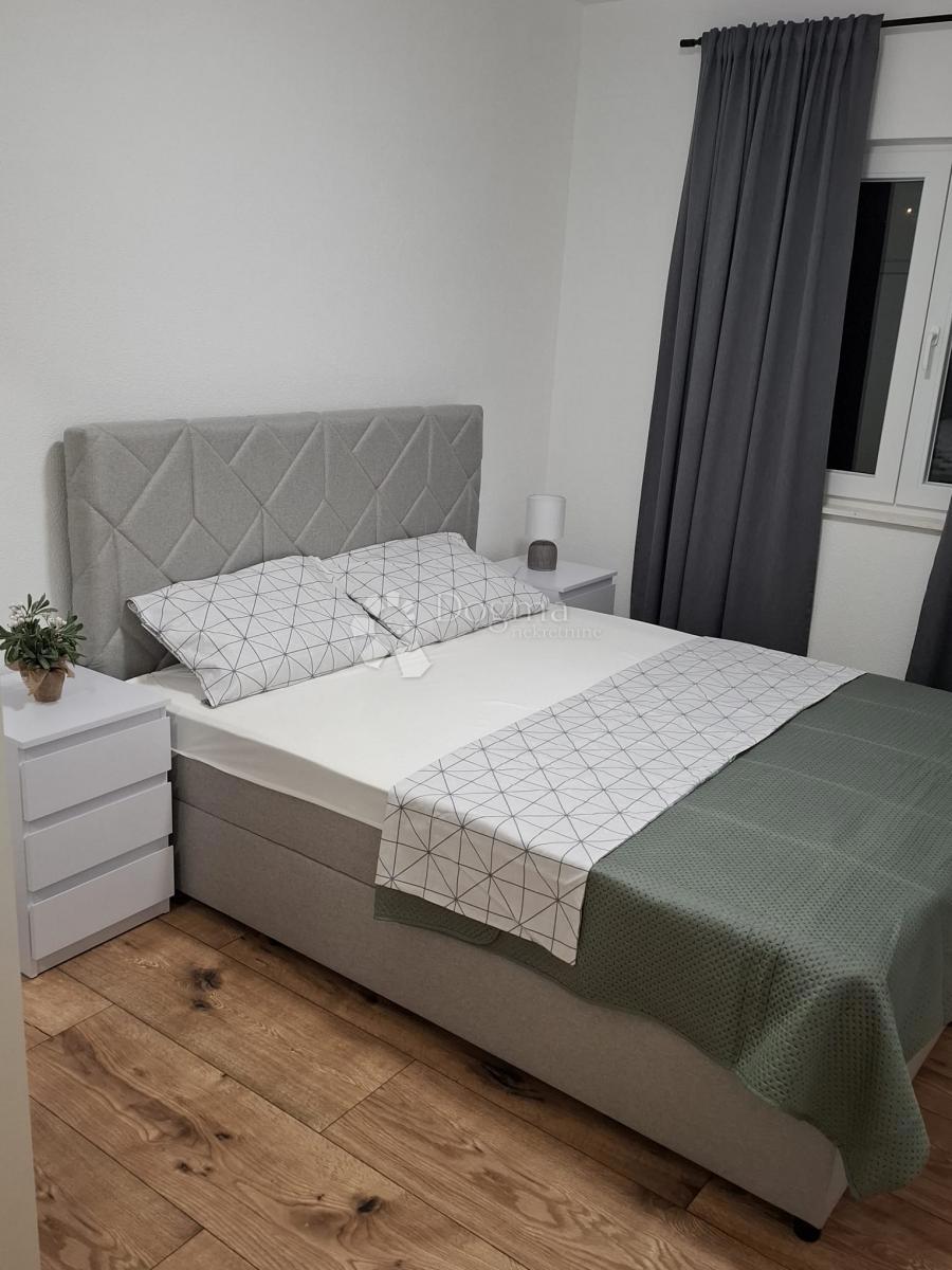 Stanovanje Okrug Gornji, Okrug, 78m2