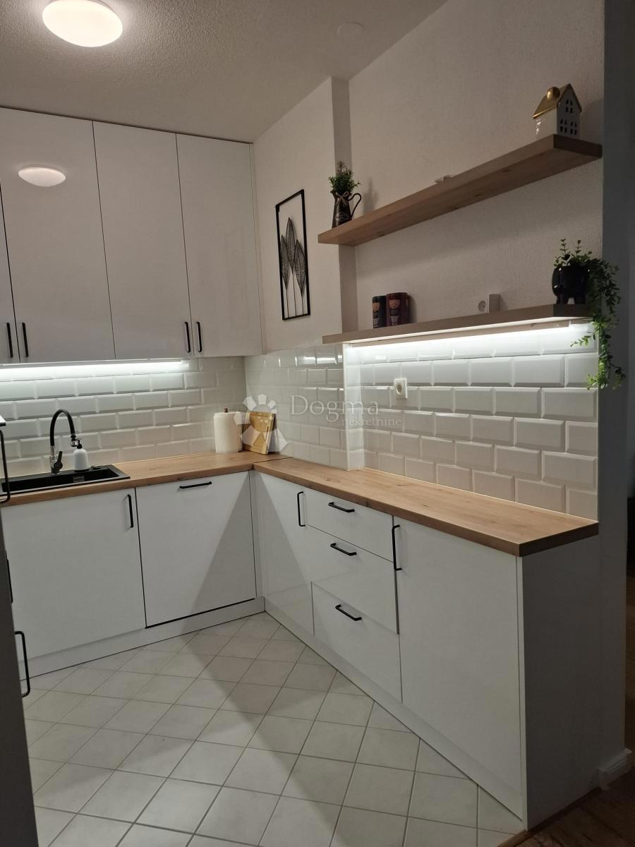 Stanovanje Okrug Gornji, Okrug, 78m2