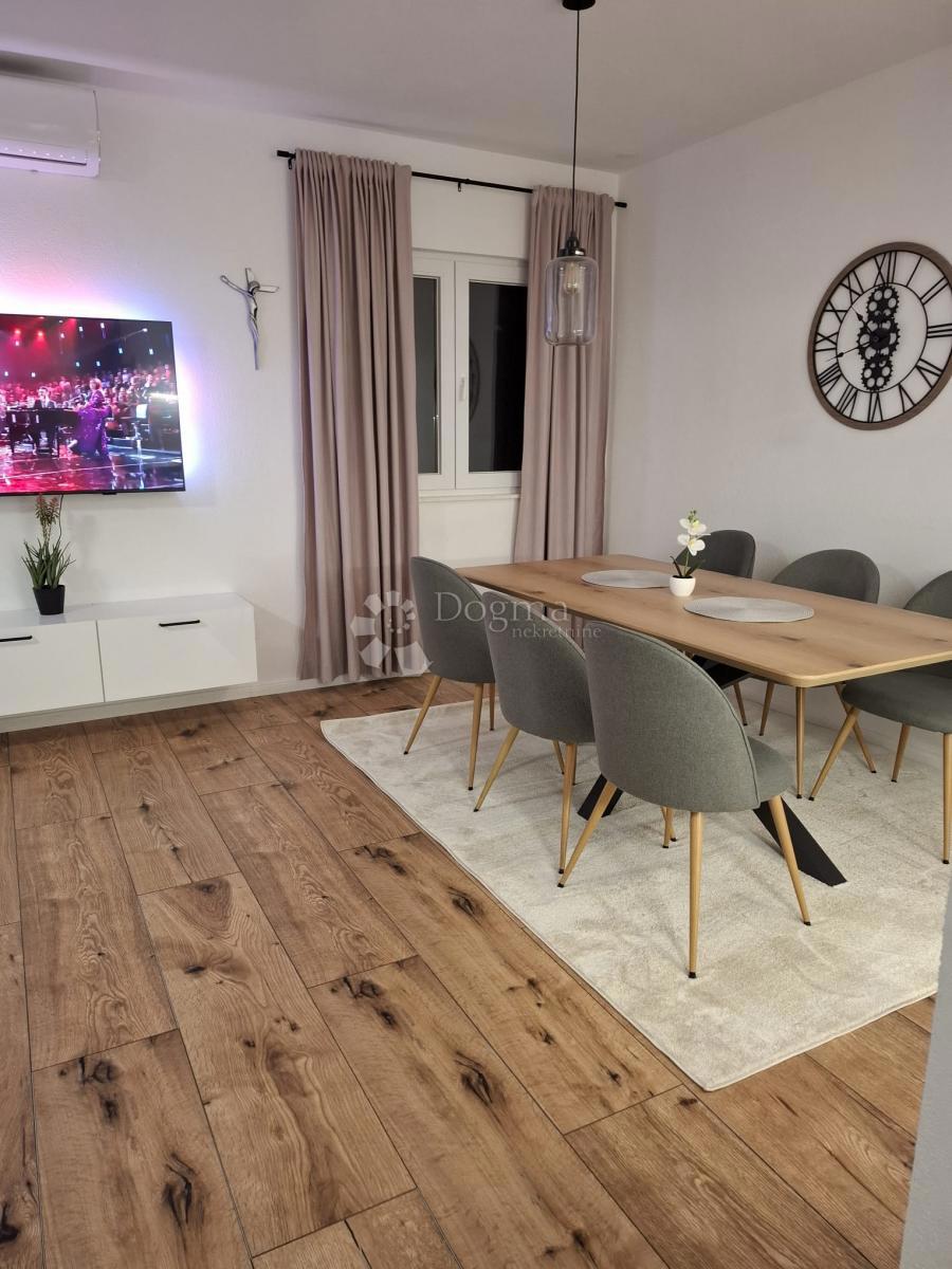 Stanovanje Okrug Gornji, Okrug, 78m2