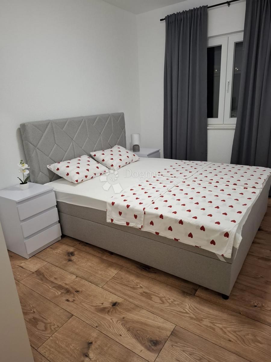 Stanovanje Okrug Gornji, Okrug, 78m2