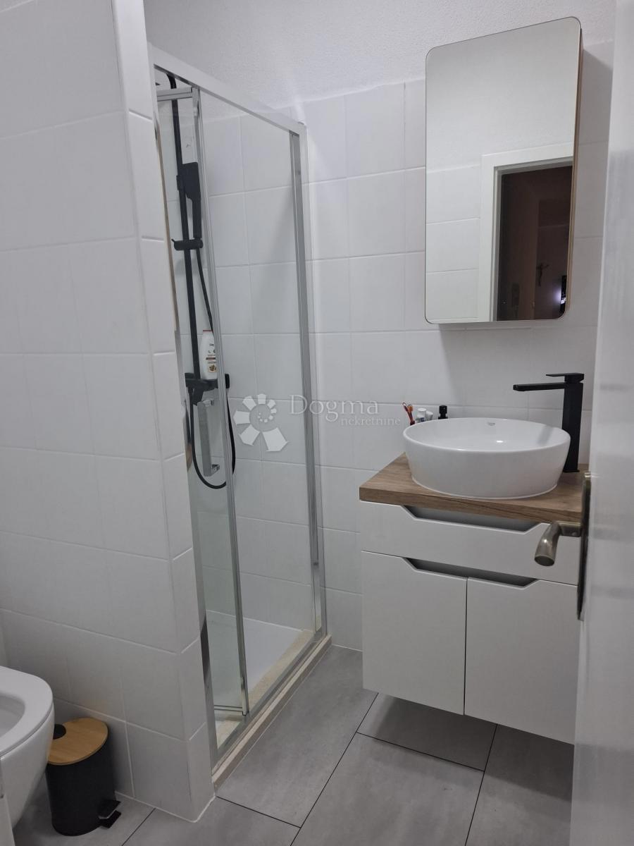 Stanovanje Okrug Gornji, Okrug, 78m2