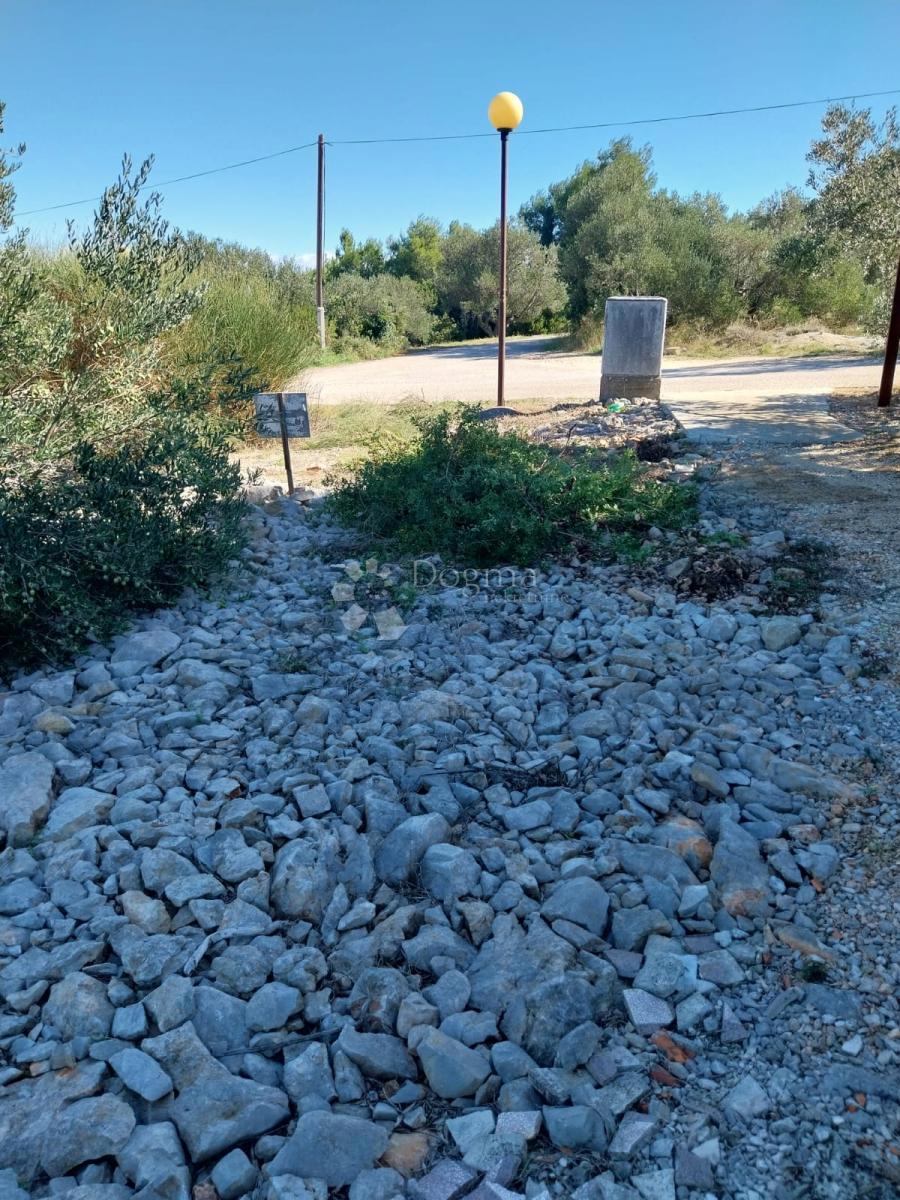 Zazidljivo zemljišče Božava, Sali, B, 486m2