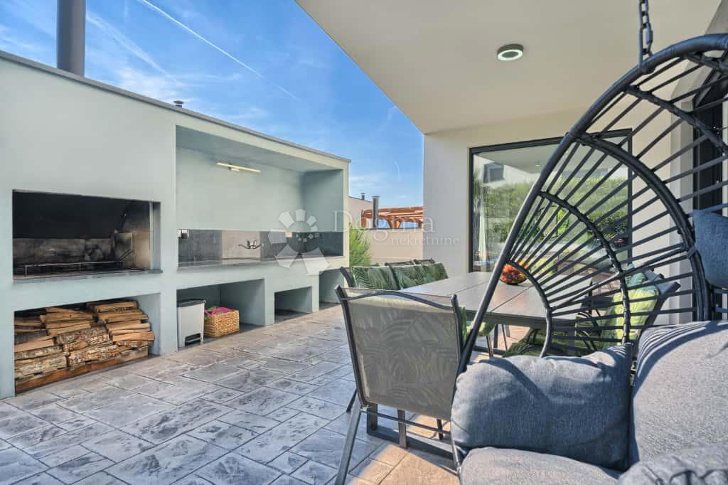 Hiša Strožanac, Podstrana, 293m2