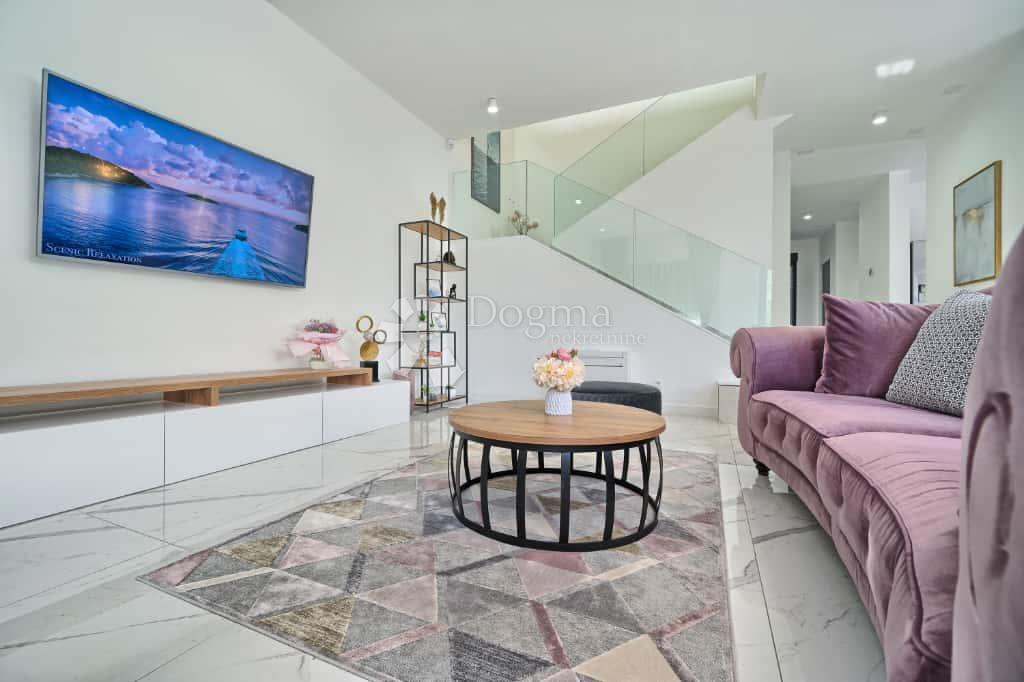 Hiša Strožanac, Podstrana, 293m2